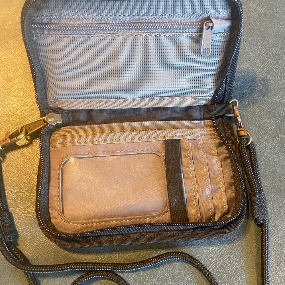 Eddie Bauer Travel Wallet - Picture 4 of 9